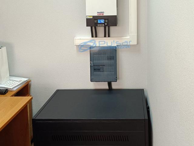 Страхова компанія, м. Київ - інвертор NetPRO II 5000 + 4 акумулятори NetPRO HTL 12-200 - шафа С10. Резерв 5-7 робочих місць (комп'ютери, МФУ, інтернет) і невелика кухня чайник, мікрохвильова піч, кавоварка
